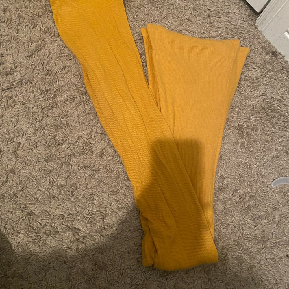 2 PIECE YELLOW SET